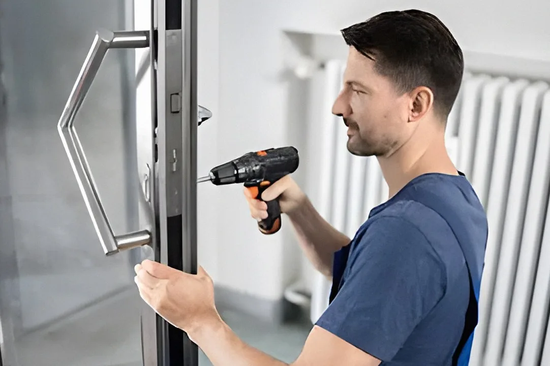 Commercial building entrance, commercial locksmith in Cypress CA